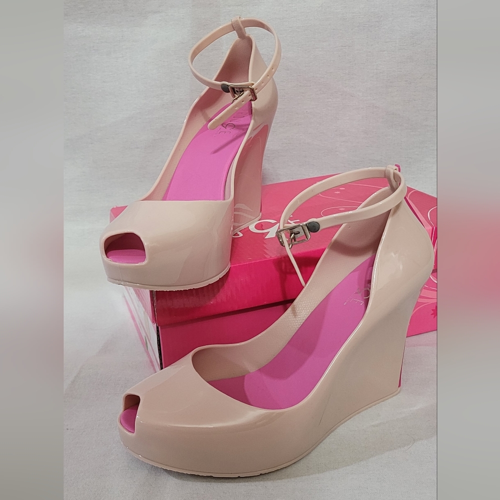 Rouge Helium Nude Platform Pumps